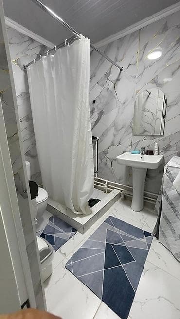 продаю дом ала тоо 1: 🏡 Срочно продаётся дом в Ала-Тоо-3 📍 Ближе к Магистрали 🛏 5 комнат 📐 — 3