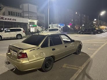 бампер на lx470: Седан золотистого цвета с киргизскими номерами 06 KG 412 ARQ. Кузов — 3
