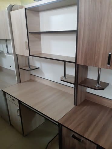 парта для дома: Компьютерный стол, Новый, С полками — 1
