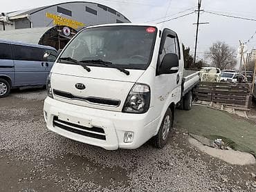 b class: Kia Bongo III — компактный бортовой грузовик Основные особенности: - — 1