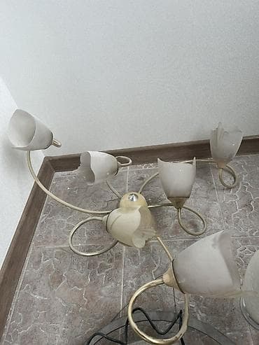 Люстры: Продаются люстры 500 сом за все три. Еще один двух ламповый отдам — 3