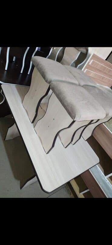 стол и четыре стула: Кухонный стол и стул — 5