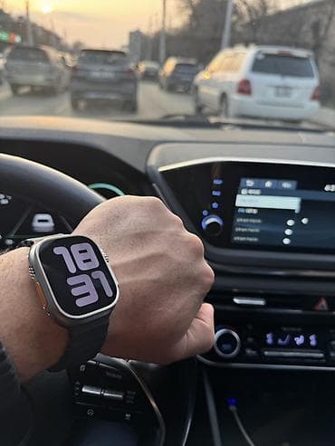 Умные часы с большим прямоугольным экраном и ярким цифровым