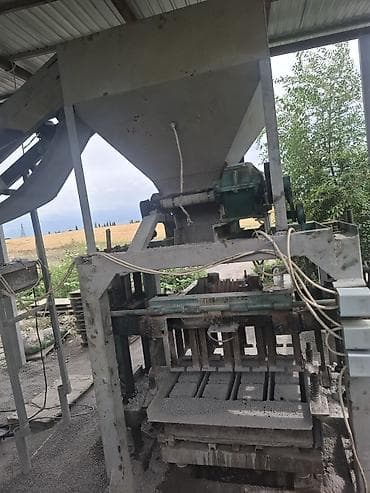Линия для производства стеновых блоков (вибропресс с бункером