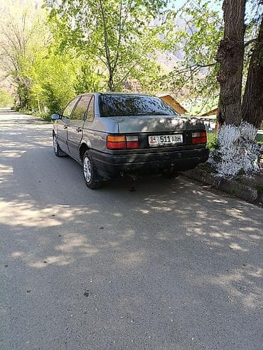 Volkswagen Passat: 1989 г., 1.8 л, Механика, Бензин, Седан