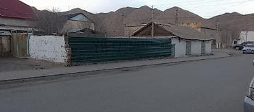 гостиница в нарыне: Продается дом в центре Нарына! 📍 Удобное расположение 📐 Участок — — 1