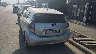 prius plus: Toyota Prius C: 2015 г., 1.5 л, Вариатор, Гибрид, Хэтчбэк — 3