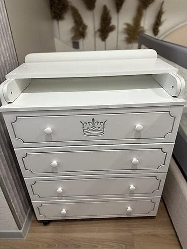 Комод с пеленальным столиком Б/У - Цвет: белый, матовое покрытие -