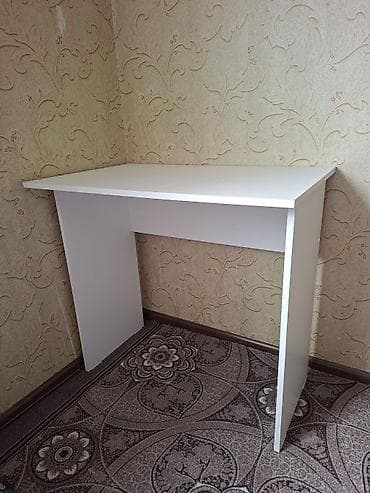 Компактный письменный/рабочий стол в лаконичном современном стиле. - — 1