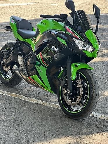 Kawasaki Ninja 650 — спортивный дорожный мотоцикл в фирменной