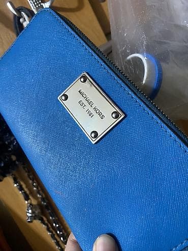 Клатч/кошелёк Michael Kors - Цвет: ярко‑синий (saffiano-эффект at lalafo.kg Клатч/кошелёк Michael Kors - Цвет: ярко‑синий (saffiano-эффект