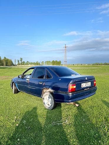echo platz: Opel Vectra: 1992 г., 1.6 л, Механика, Седан — 1