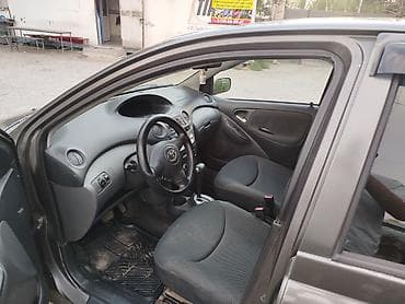 Продажа авто: Toyota Yaris: 2004 г., 1.3 л, Автомат, Бензин, Хэтчбэк — 4