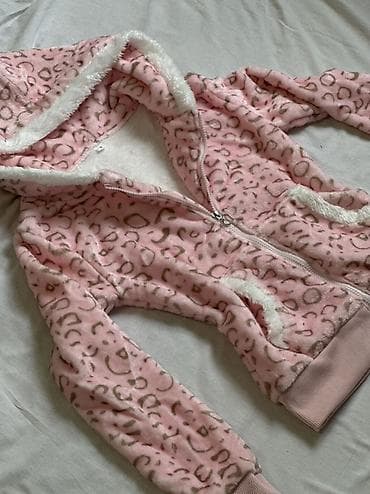 леопардовые вещи: Теплая плюшевая кофта с капюшоном для девочки. - Цвет: нежно-розовый — 1