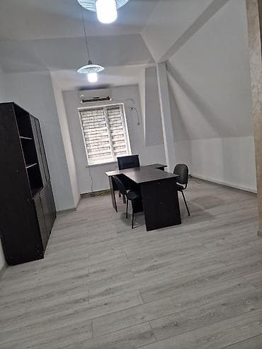 волейбол поле: Офисное помещение с мебелью - Просторная светлая комната с высокими — 1