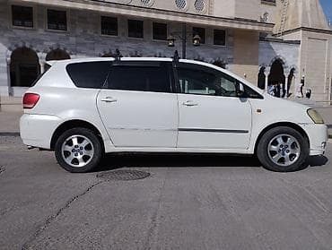 Toyota Ipsum: 2001 г., 2.4 л, Автомат, Газ, Вэн/Минивэн — 4