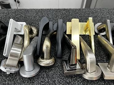 скрытые ручки для кухонной мебели: Дверная ручка, Для межкомнатных дверей, Металлические, Без установки — 1