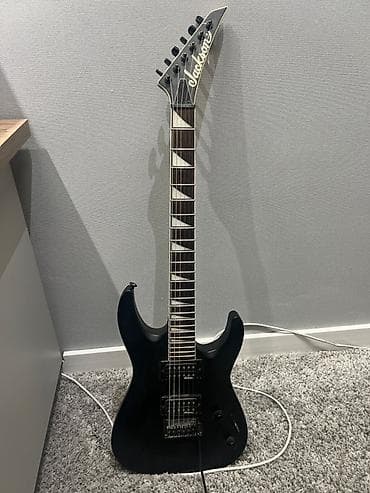 Электрогитара Jackson, форма Superstrat, черный матовый цвет. -