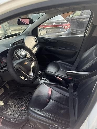 Продажа авто: Chevrolet Spark: 2015 г., 1 л, Автомат, Бензин, Хэтчбэк — 5