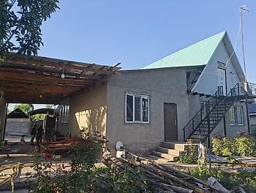 Дома: Продается жилой дом с участком. Описание объекта: - Дом капитальный — 1