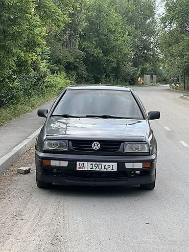 на вента: Volkswagen Vento: 1992 г., 1.8 л, Механика, Седан — 2