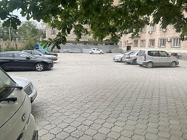 Парковочное место во дворе закрытого жилого комплекса, район Пишпек( — 8