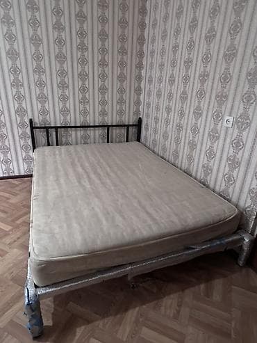 Кровати: Каракол. Кровать двуспальная с металлическим каркасом и матрасом. - — 2
