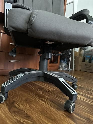 стулы офисные: Офисное кресло, С колесиками, цвет - Серый — 4