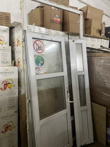 Продаются двери Рама Ширина 116см Высота 242см Большая дверь 75*195