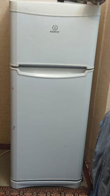холадилник: Холодильник Indesit, Б/у, Двухкамерный — 3