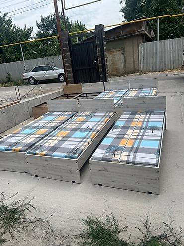 sofa bed: Односпальная кровать, металический каркас. Цена: 7000сом Доставка по — 1