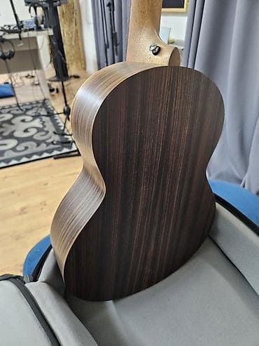 головка звукоснимателя: Акустическая гитара Sheeran by Lowden (размер W) в фирменном — 4