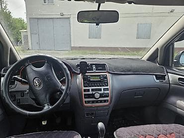 чехлов: Toyota Avensis Verso: 2003 г., 2 л, Механика, Дизель, Минивэн — 3