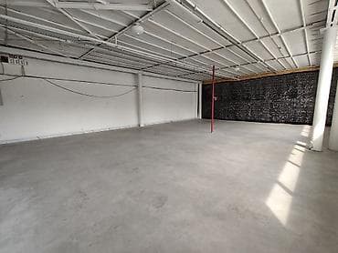 сдаю место на аламединском рынке: Сдаётся в аренду торговая площадь в ТЦ "Малика". Сдается помещение — 6