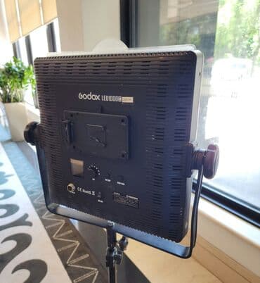 led подсветка: Светодиодная панель Godox LED1000C **Особенности:** - Регулируемая — 2