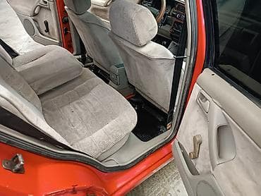 вента машына: Volkswagen Vento: 1992 г., 2 л, Механика, Бензин, Седан — 10