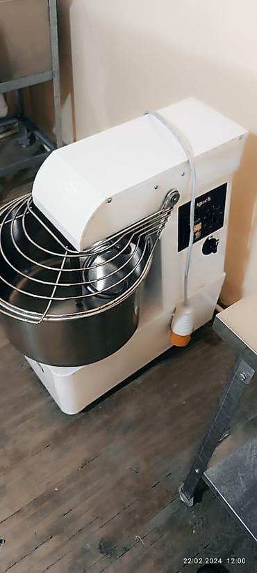 требуется в кафе: Аппарат для пекарни: тестоделитель-округлитель Dutchess JN + — 9