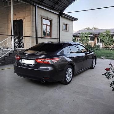 Транспорт: Toyota Camry: 2017 г., Бензин — 9
