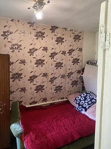 задаю комнату: Продается 4 комнатный дом + кухня + ванная+ веранда + 2 прихожая дом — 3