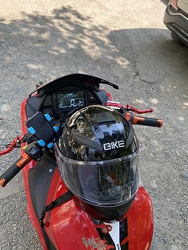 Мотоциклы: Спортивный мотоцикл в стиле sportbike, ярко‑красный. Основные — 8