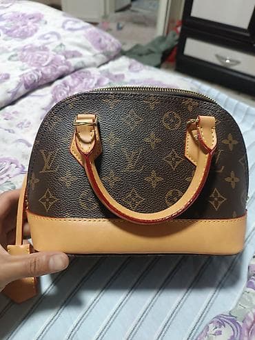 бу золота: Сумка Louis Vuitton Alma BB Monogram - Компактная модель в культовом — 2