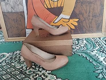 nike react: Продаю женские туфли. Покупали дорого. 1. Чёрные Размер 36 Одевали 1 — 9