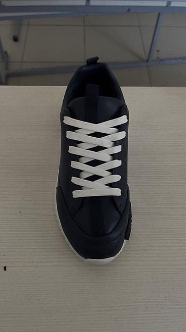 Кроссовки от бренда Hermes кожаные темно синие, новые только 1 день