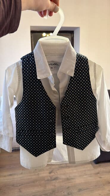 Продажа
Костюм на мальчика( рубашка, жилет, брюки)
Ростовка 92 см