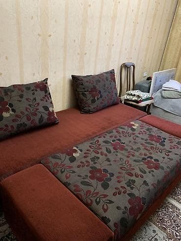 гладильная доска: Прямой диван, Б/у — 2