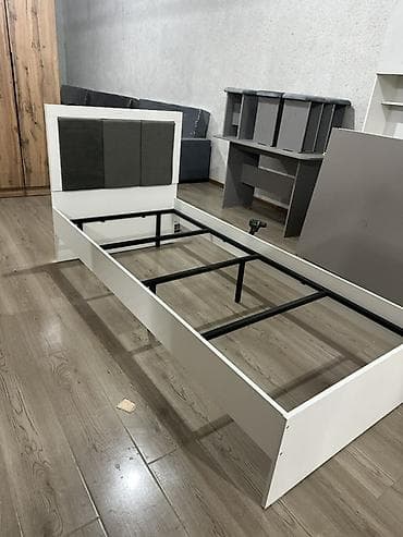 изголовье: Одинарная кровать с мягким изголовьем - Форм‑фактор: односпальная — 2