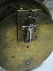 домашние часы: Механизм для каминных часов, 1860-80-х гг. Рабочий, но точность хода — 2