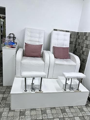 комоды с зеркалом бишкек: Маникюрный стол 4 шт по 4500сом Стульчик белая 3 шт по 1500сом — 8