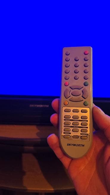 Продам телевизор SKYWORTH в рабочем состоянии, с тумбочкой. Цена за