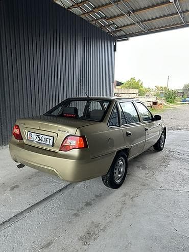 shevrolet blazer: Daewoo Nexia: 2010 г., Седан — 3